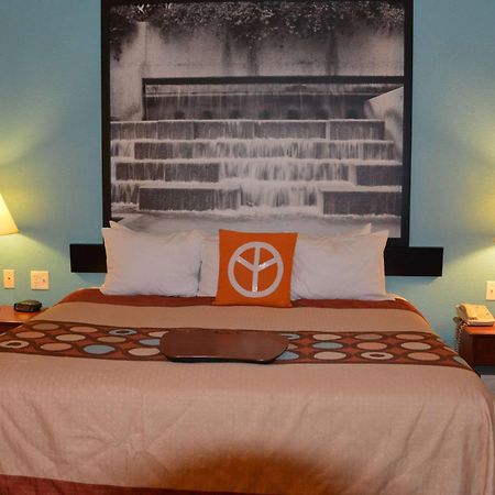 Hotel Super 8 By Wyndham Austin/Airport South Extérieur photo