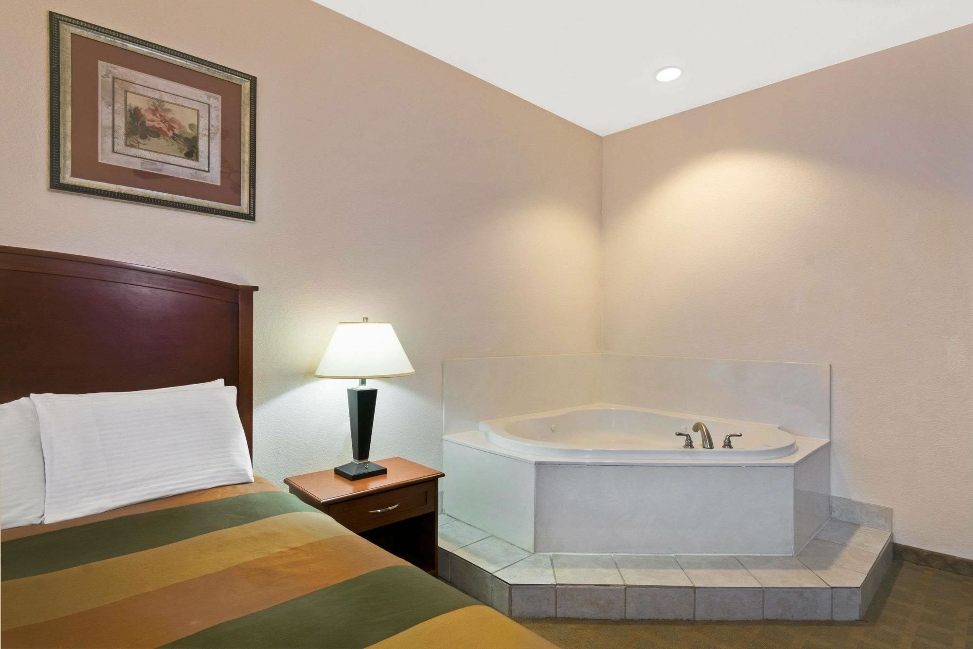 Hotel Super 8 By Wyndham Austin/Airport South Extérieur photo